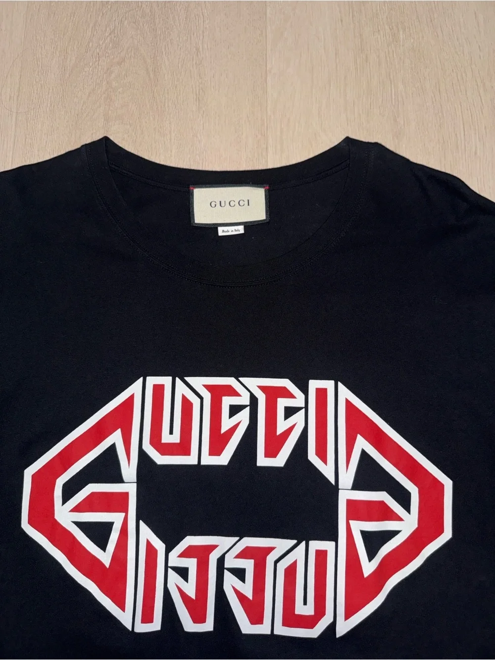 Gucci Black Short Sleeve T-Shirt with Red and White Graphic Made in Italy